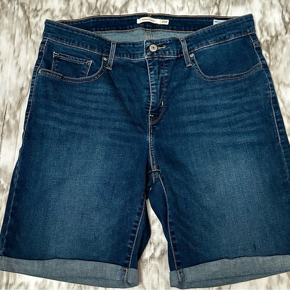 Levi's Blue Bermuda Shorts Classic Denim Style Rolled Cuff Medium Wash Stretch - Picture 3 of 9